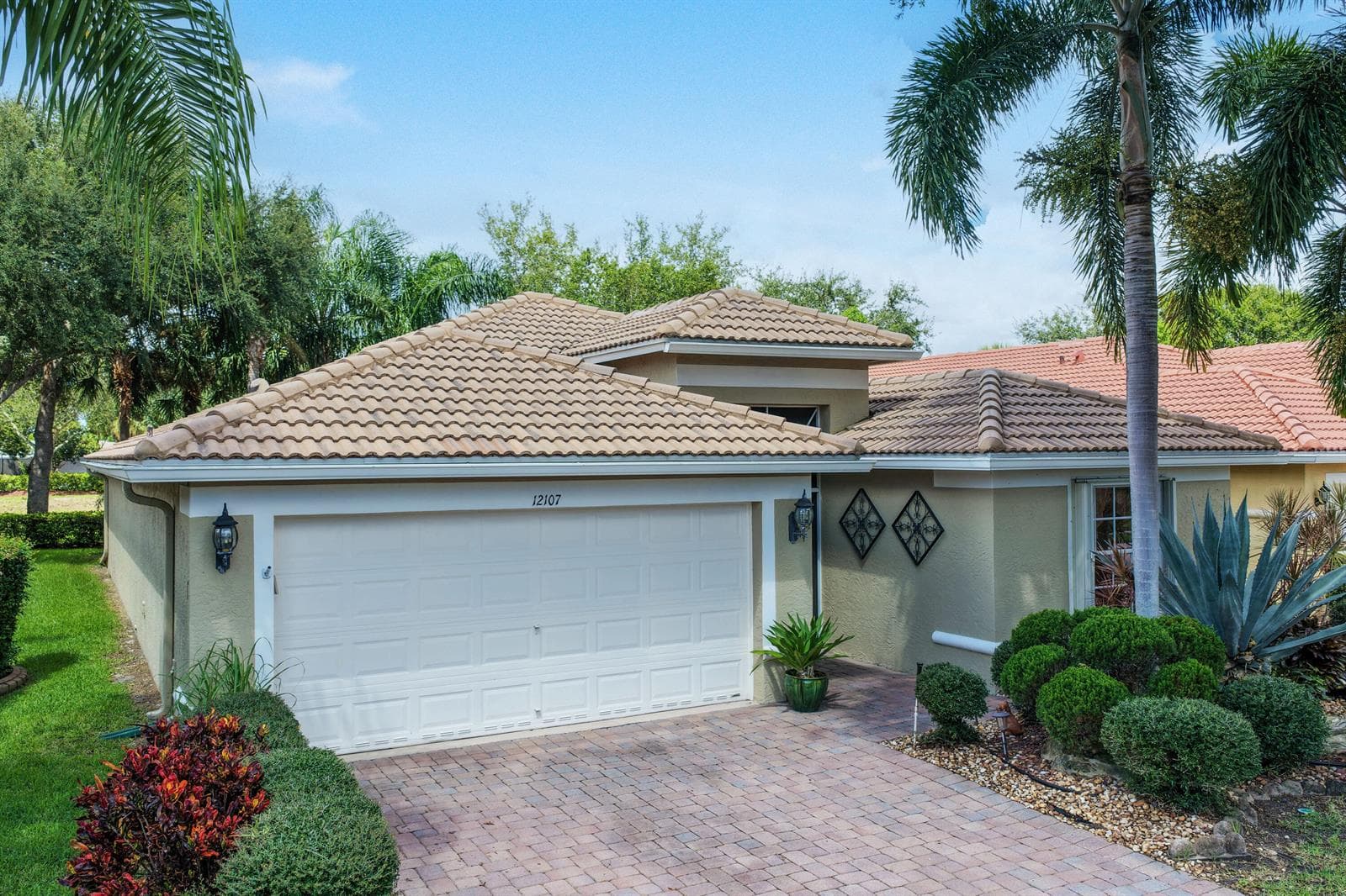 12107 ROMA Road photo 4