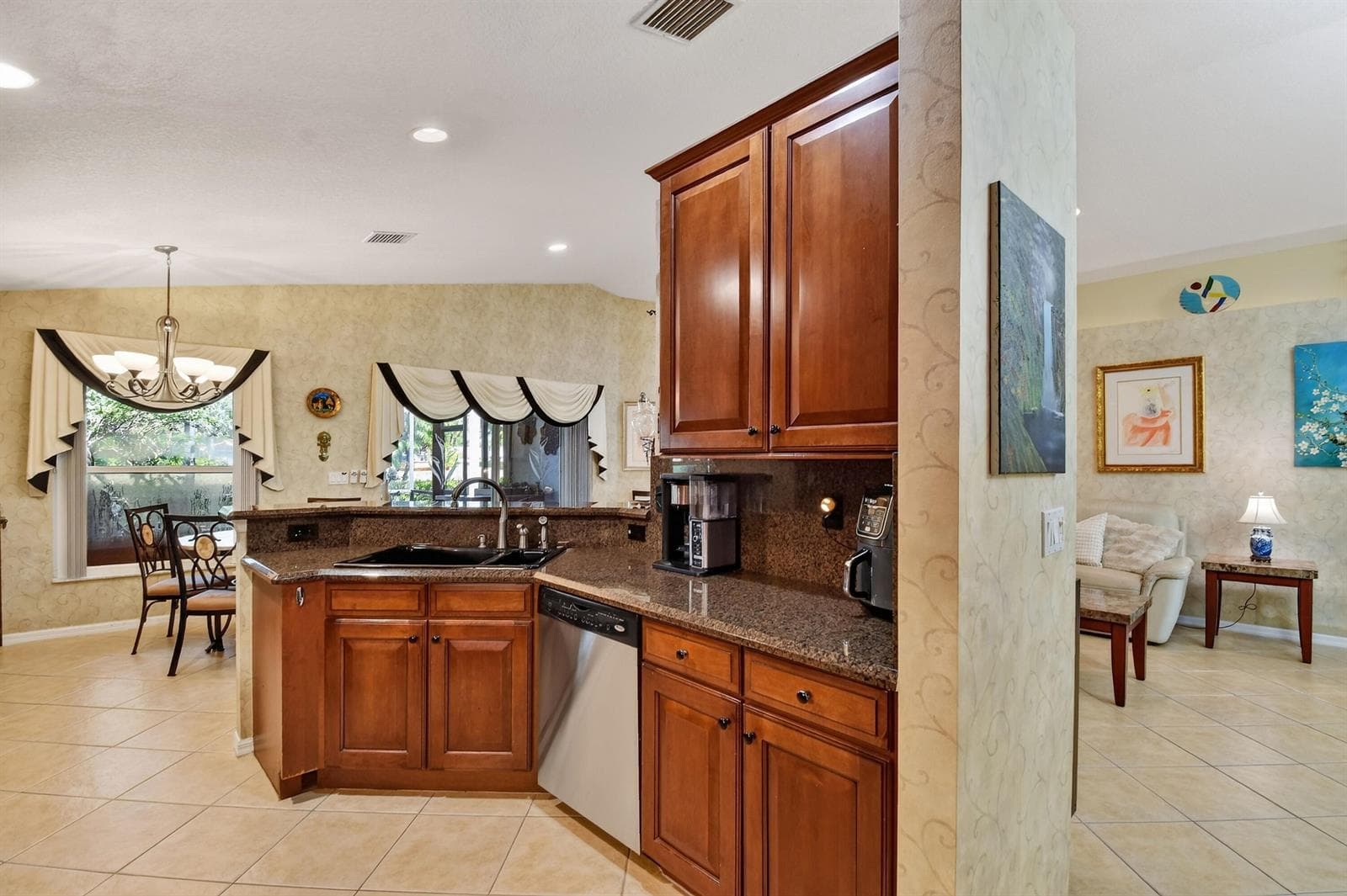 12107 ROMA Road photo 8
