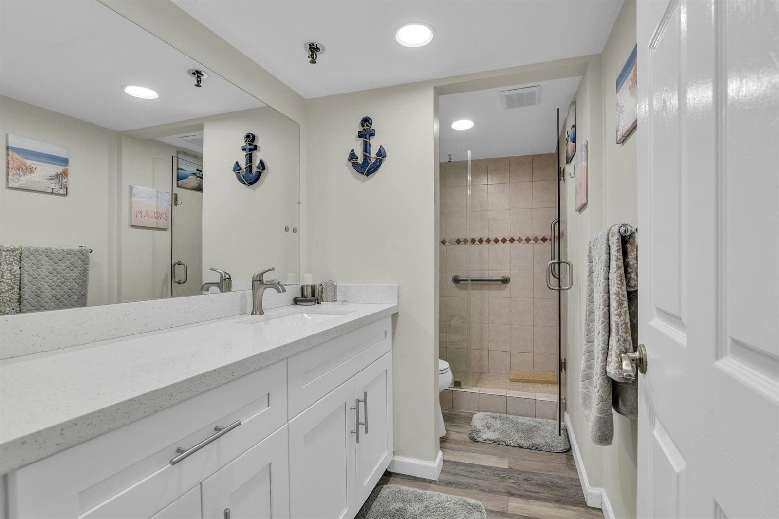 899 Jeffery Street 109 photo 23