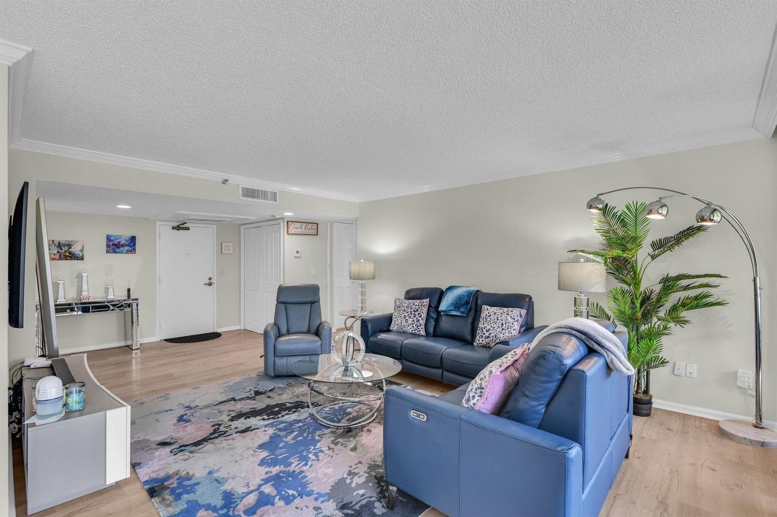 899 Jeffery Street 109 photo 13