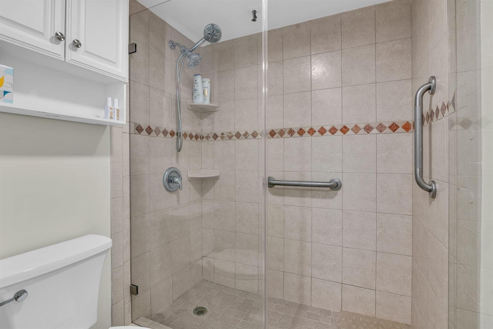 899 Jeffery Street 109 photo 16