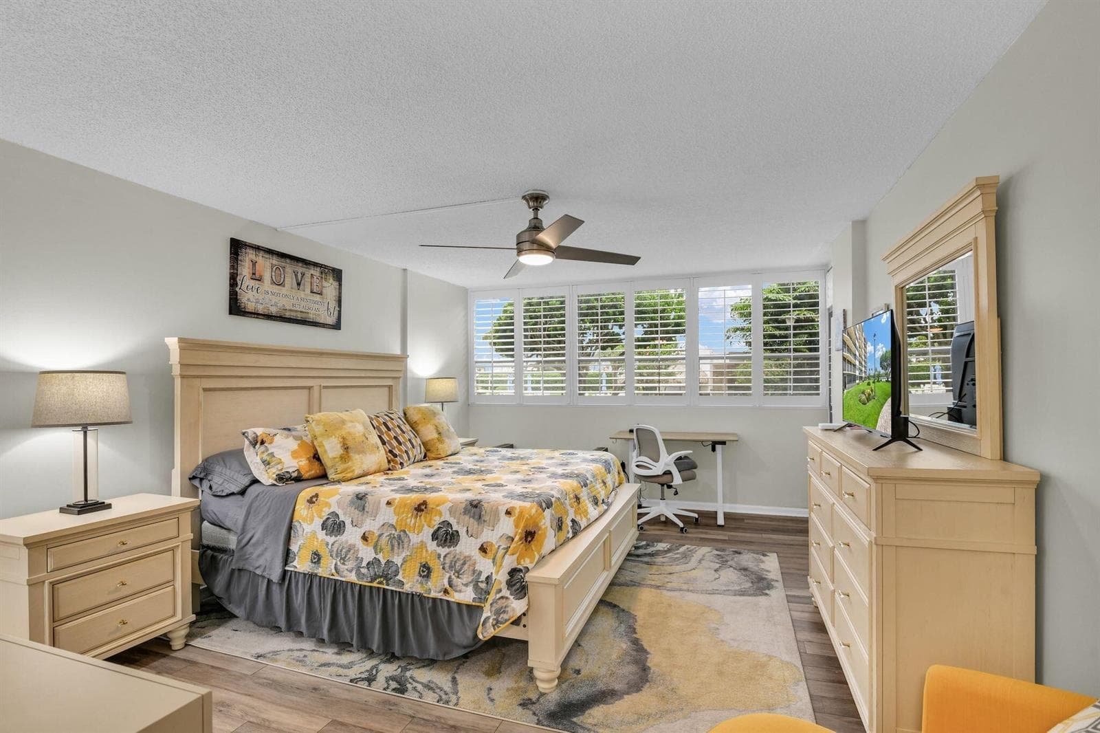 899 Jeffery Street 109 photo 20