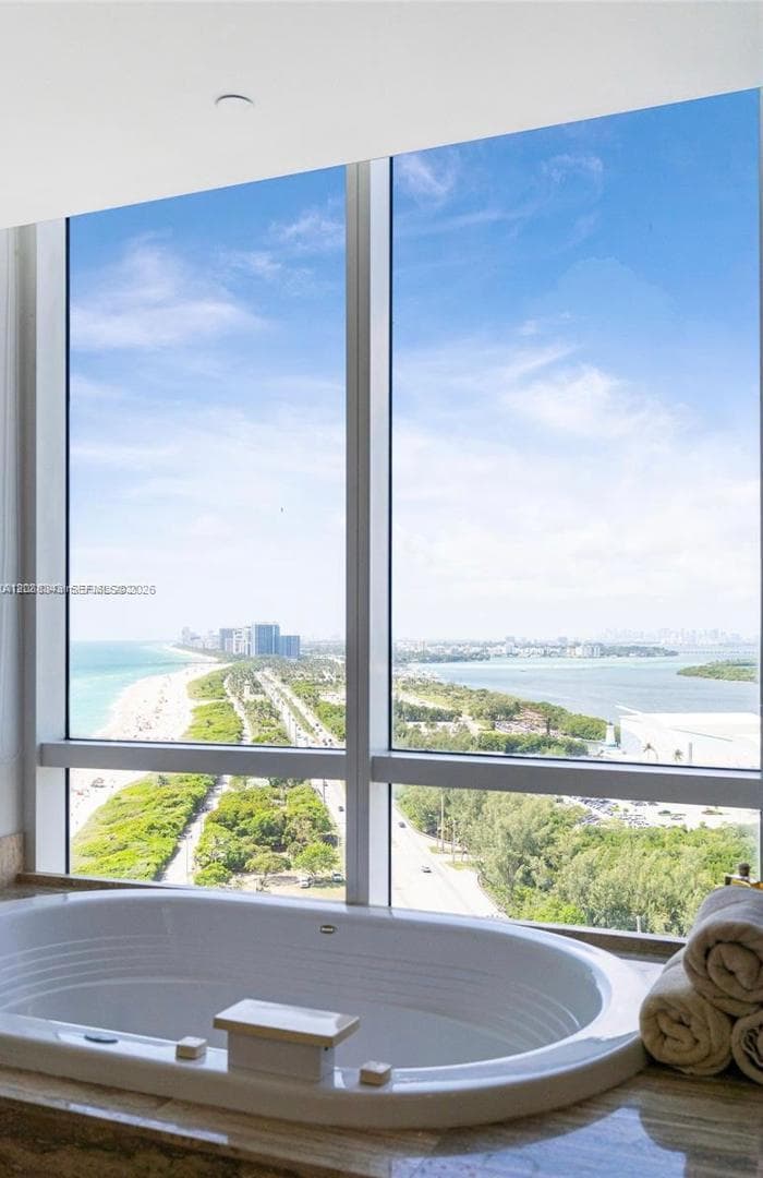 15811 Collins Ave 2006 photo 6
