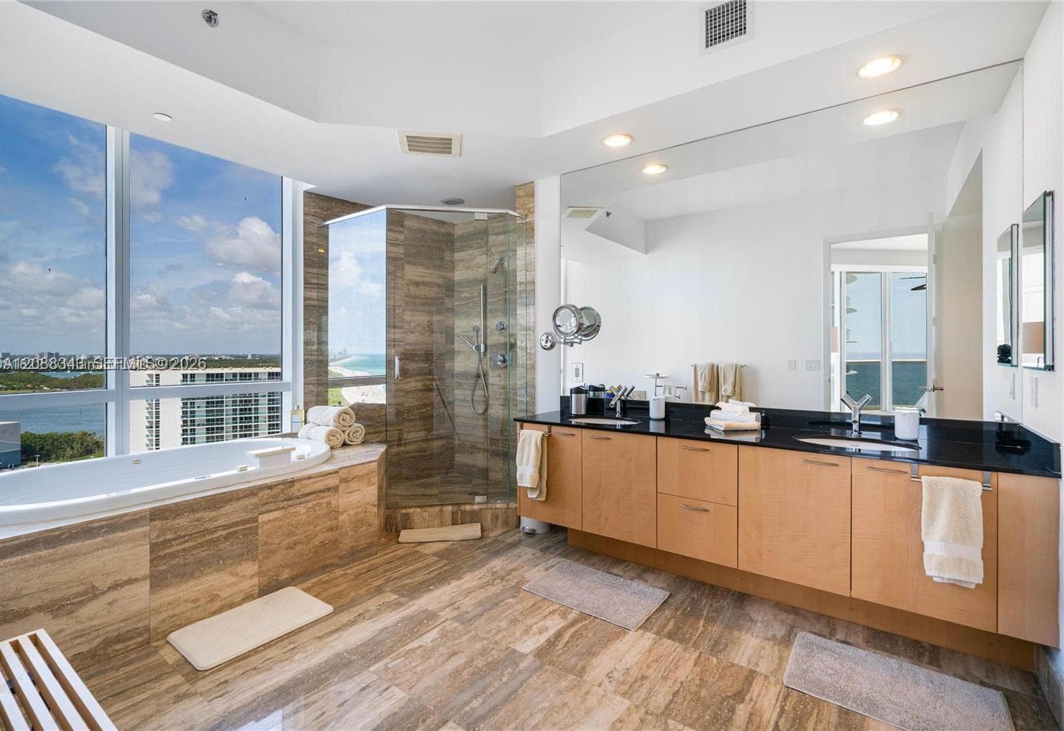 15811 Collins Ave 2006 photo 5