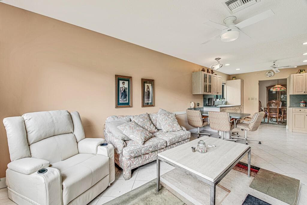 10301 GREENBRIAR Court photo 16