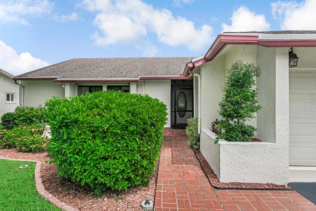 10301 GREENBRIAR Court photo 5