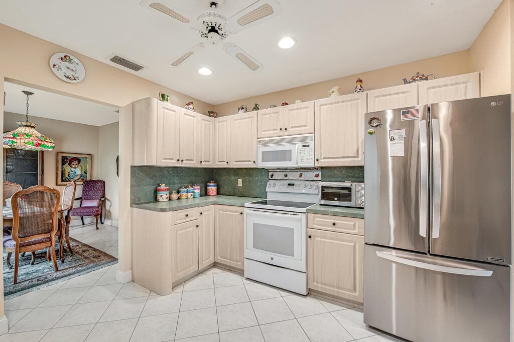 10301 GREENBRIAR Court photo 20
