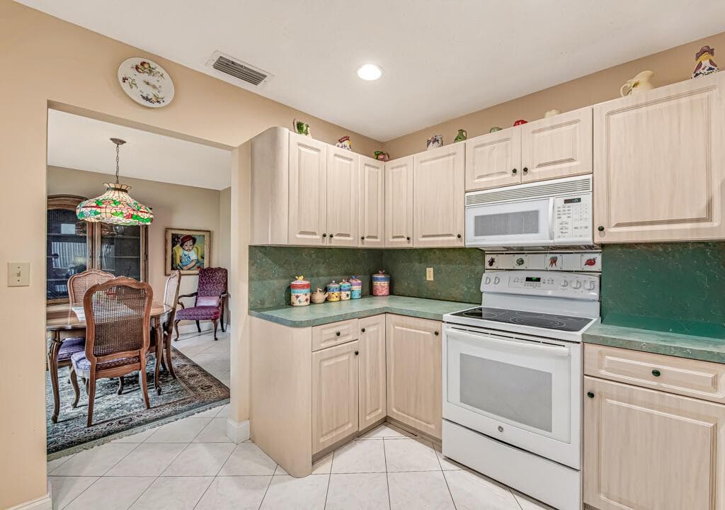 10301 GREENBRIAR Court photo 24