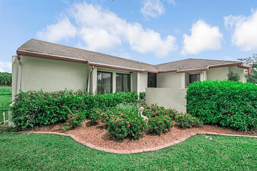 10301 GREENBRIAR Court photo 4