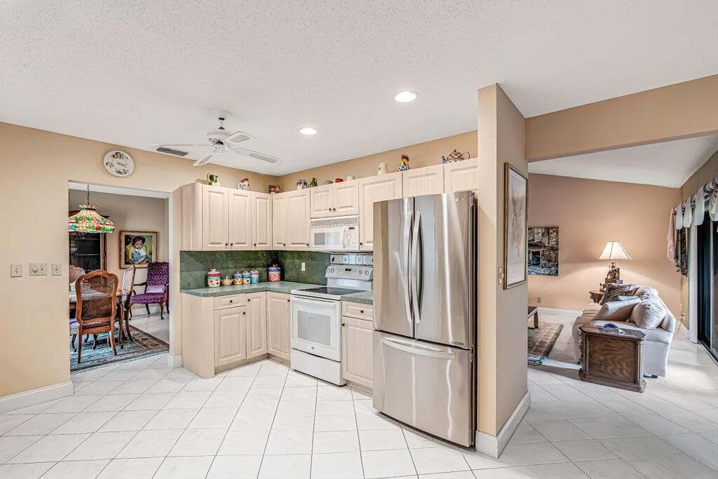 10301 GREENBRIAR Court photo 25