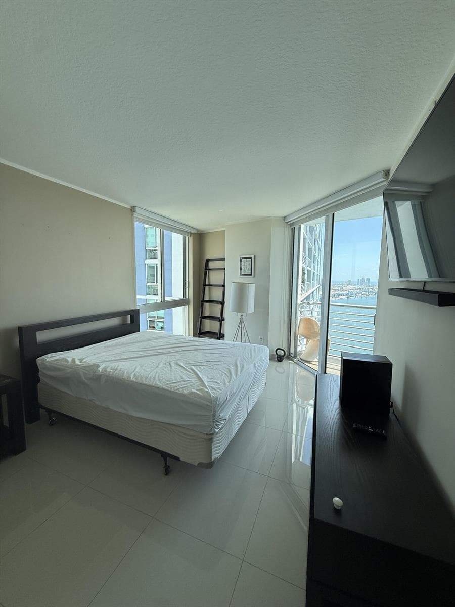 325 S BISCAYNE Boulevard 3926-A photo 2