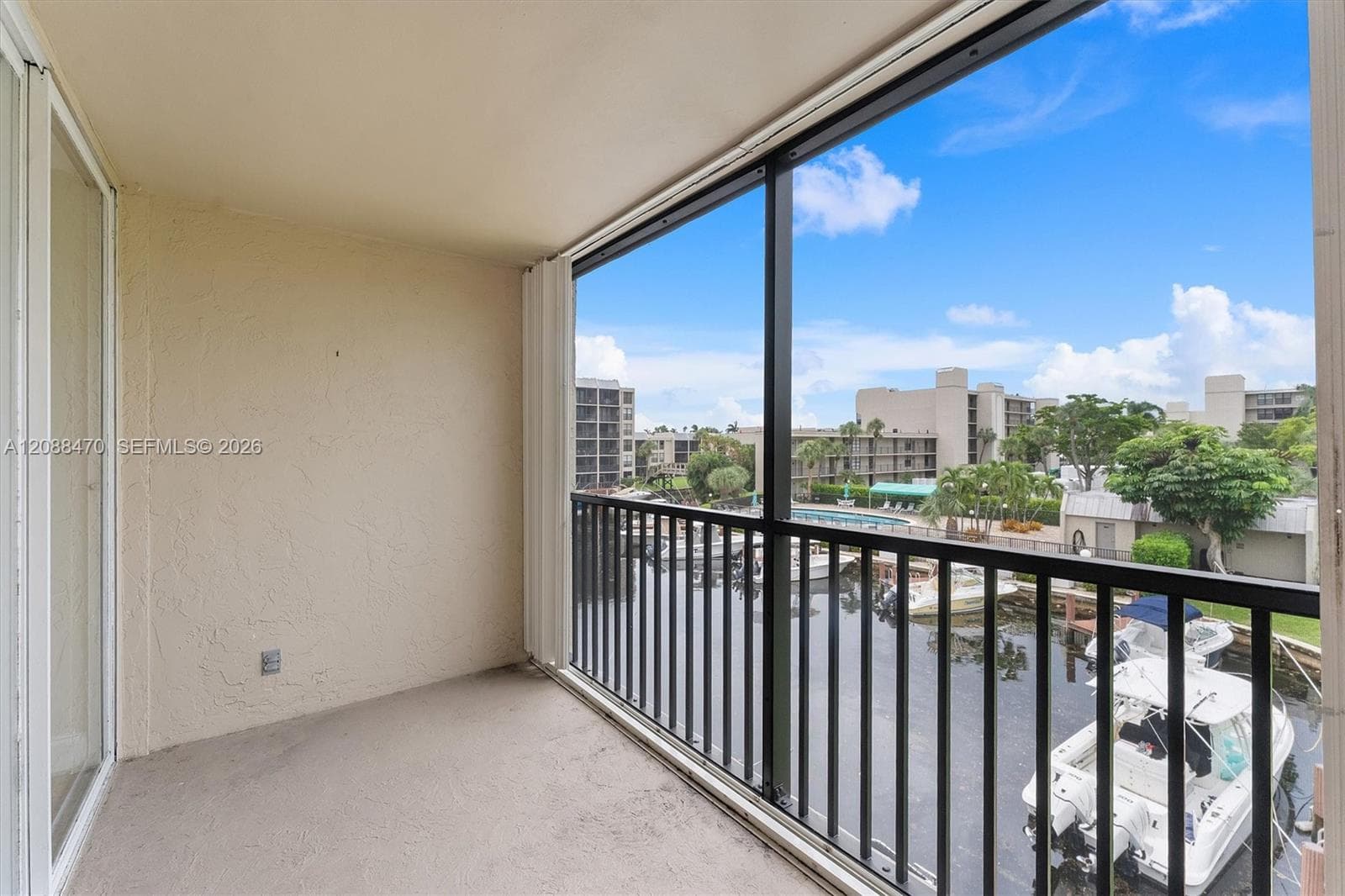 4 Royal Palm Way 3080 photo 1
