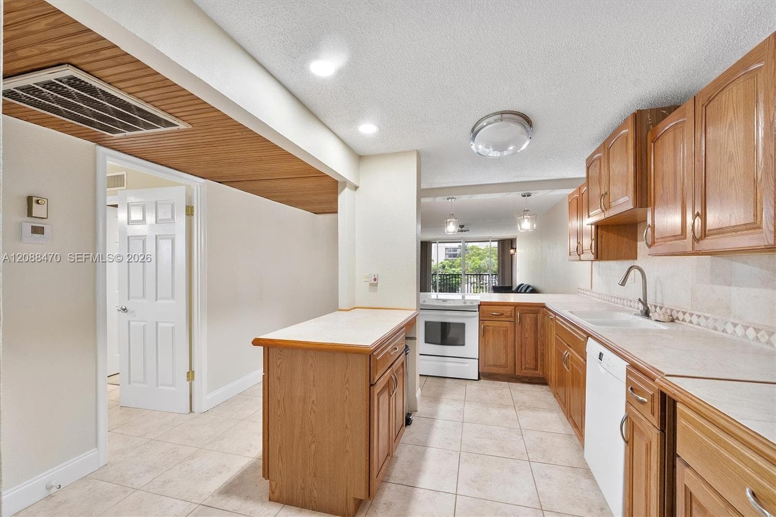 4 Royal Palm Way 3080 photo 8
