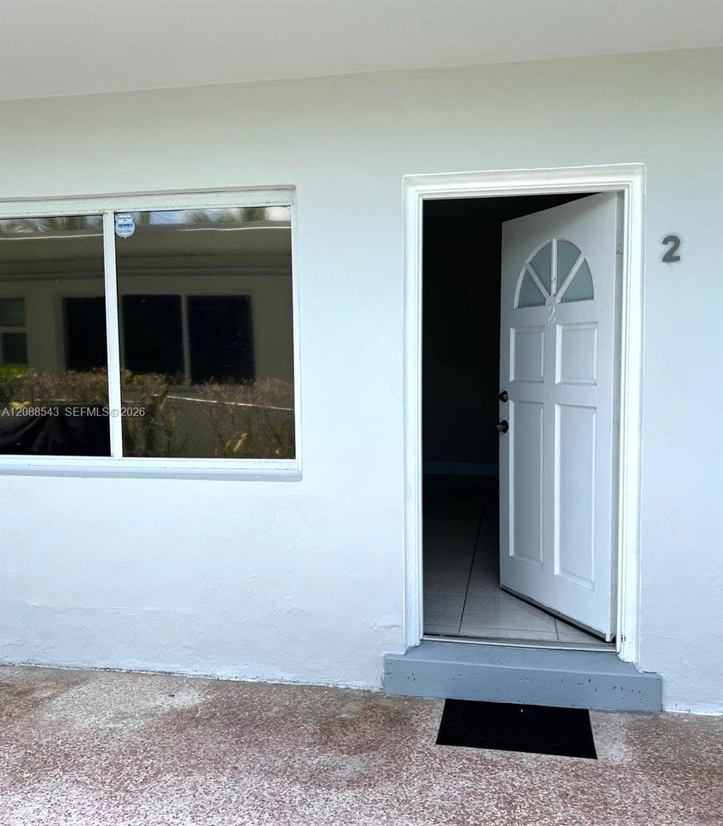 8271 Crespi Blvd 2 photo 2