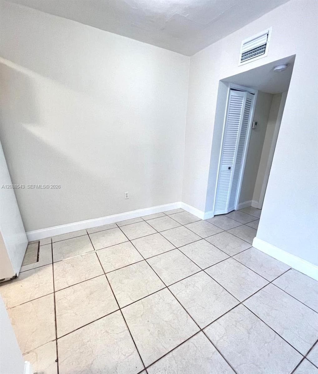 8271 Crespi Blvd 2 photo 5