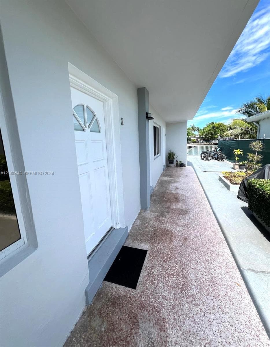 8271 Crespi Blvd 2 photo 9
