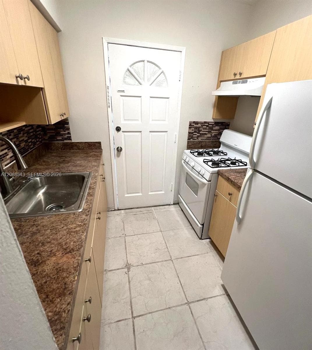 8271 Crespi Blvd 2 photo 4