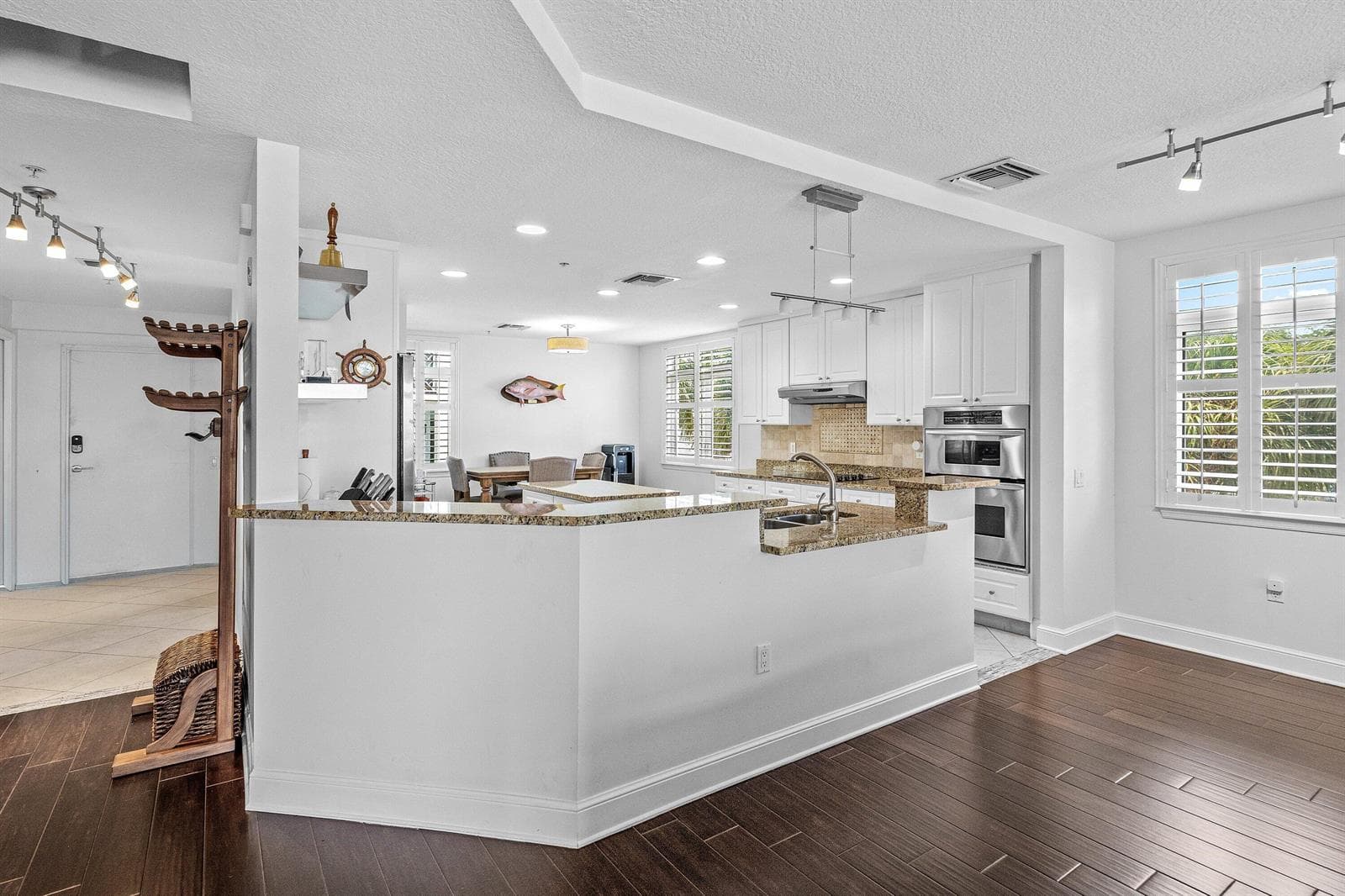 305 E Ocean Avenue Th-7 photo 8