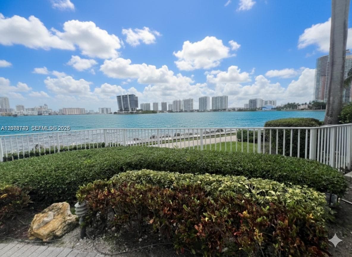3600 Mystic Pointe Dr 604 photo 17