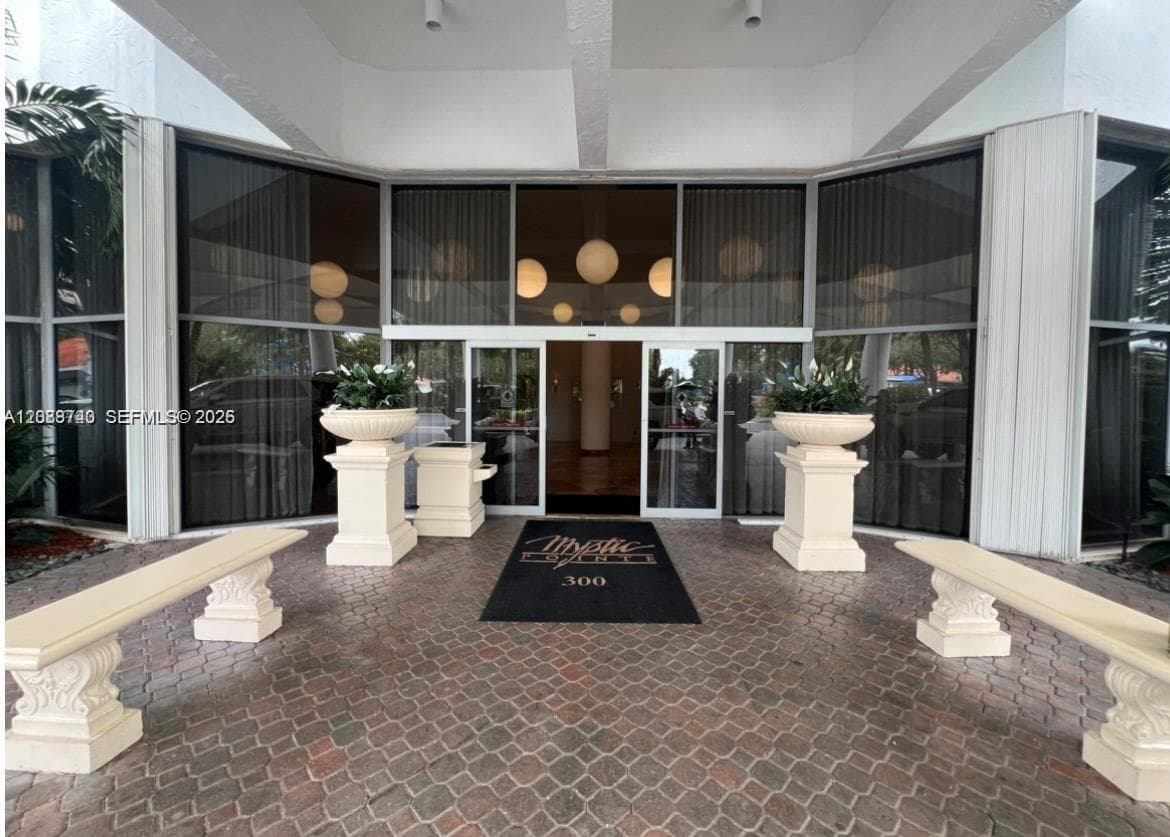 3600 Mystic Pointe Dr 604 photo 22