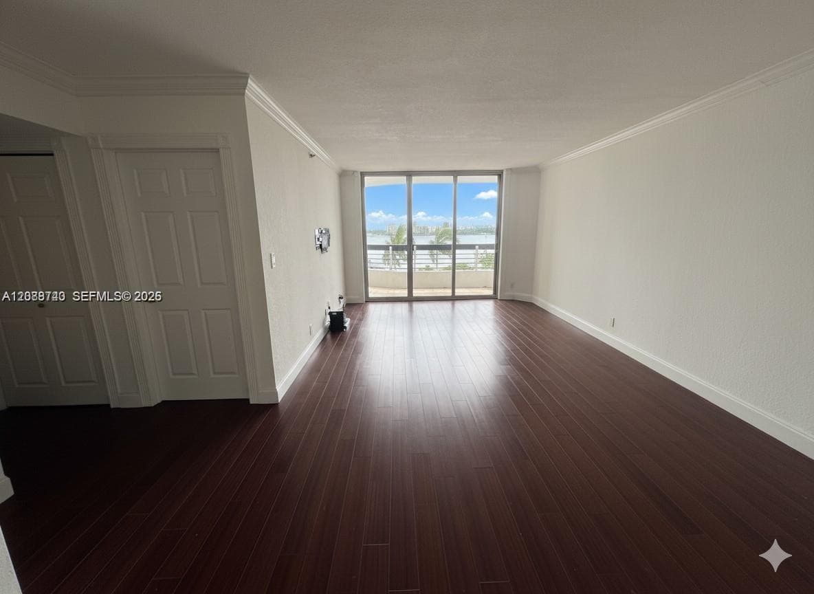 3600 Mystic Pointe Dr 604 photo 7