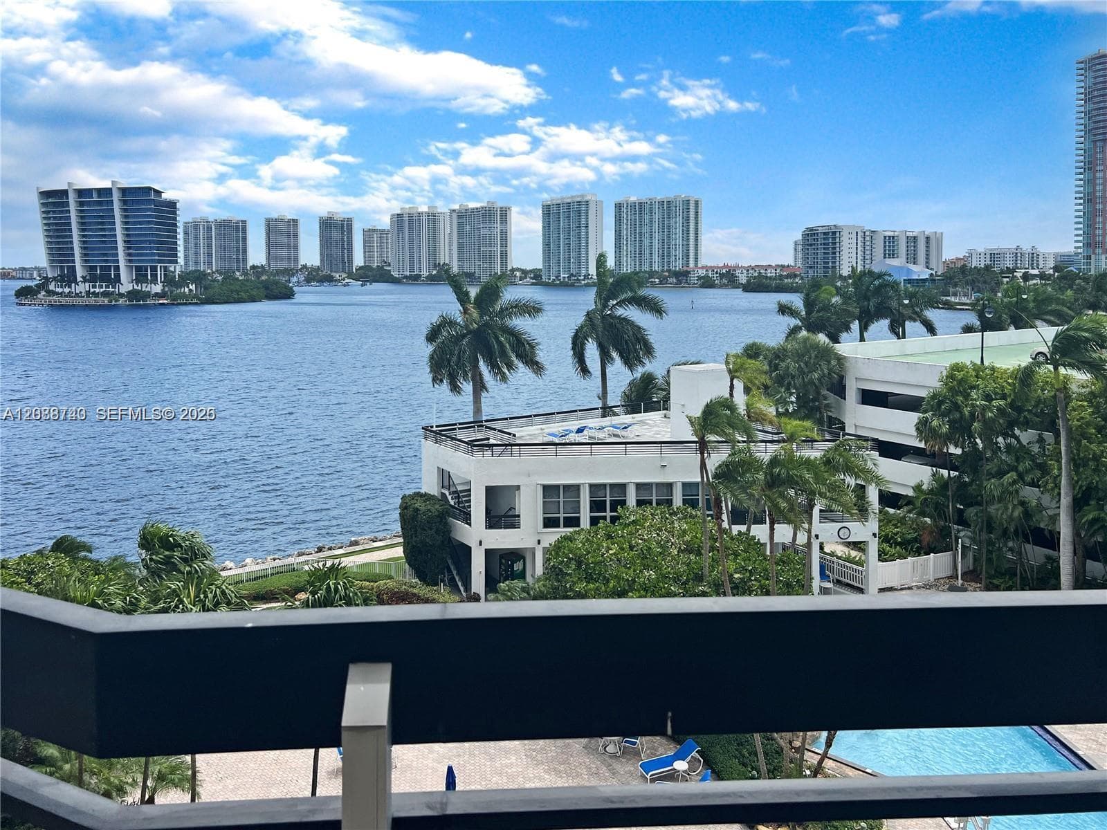 3600 Mystic Pointe Dr 604 photo 1