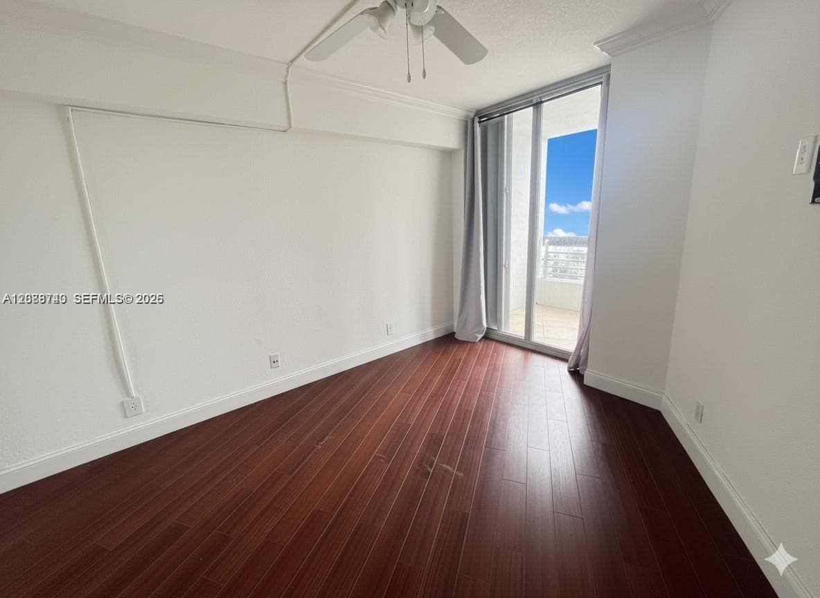 3600 Mystic Pointe Dr 604 photo 9