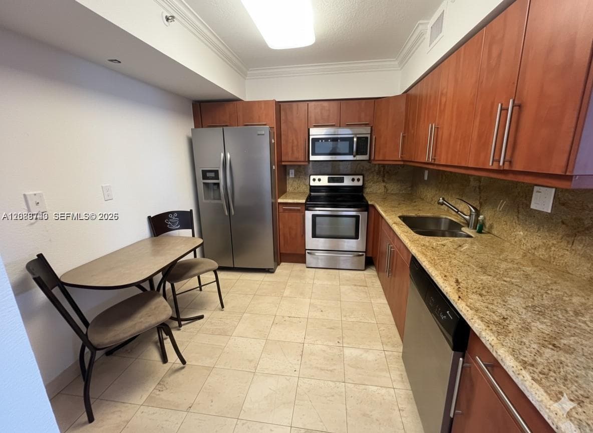 3600 Mystic Pointe Dr 604 photo 4