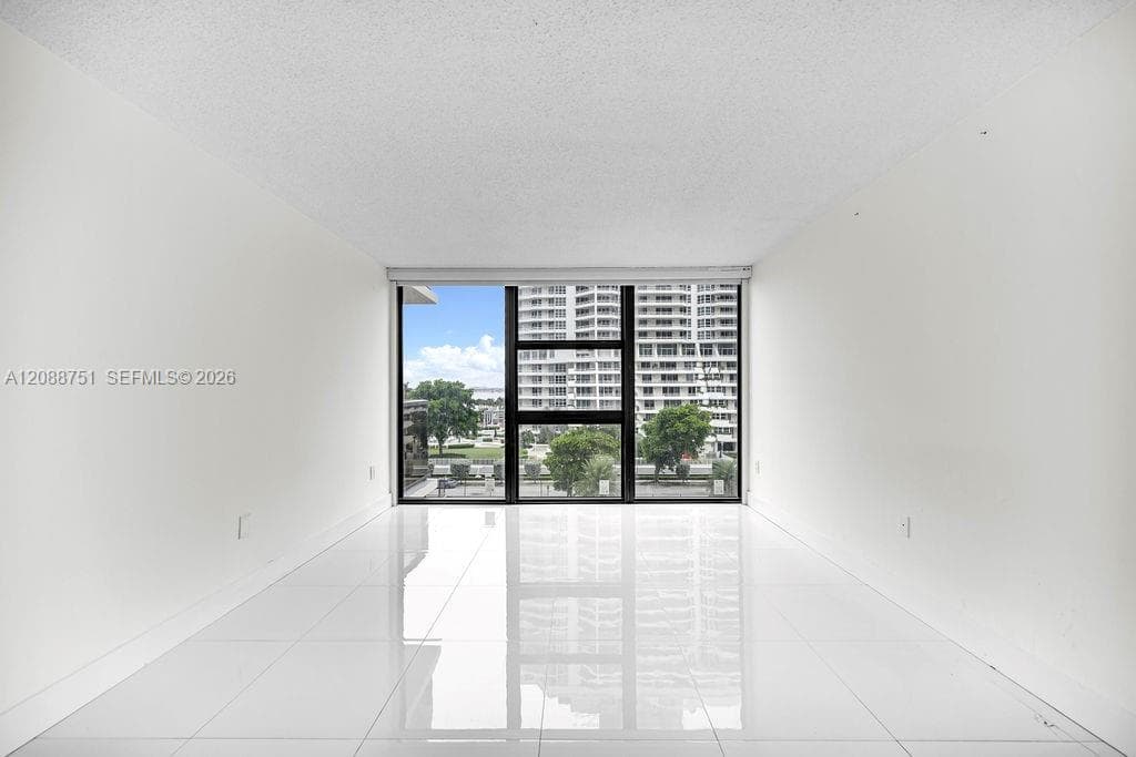 600 NE 36th St 508 photo 22