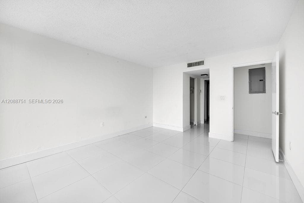 600 NE 36th St 508 photo 19