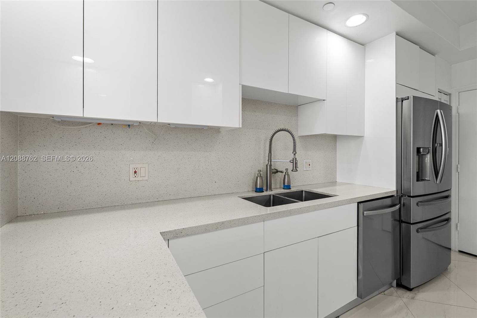 21050 Point Pl 802 photo 25