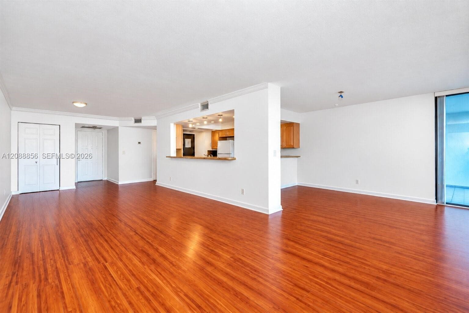200 Leslie Dr 204 photo 3