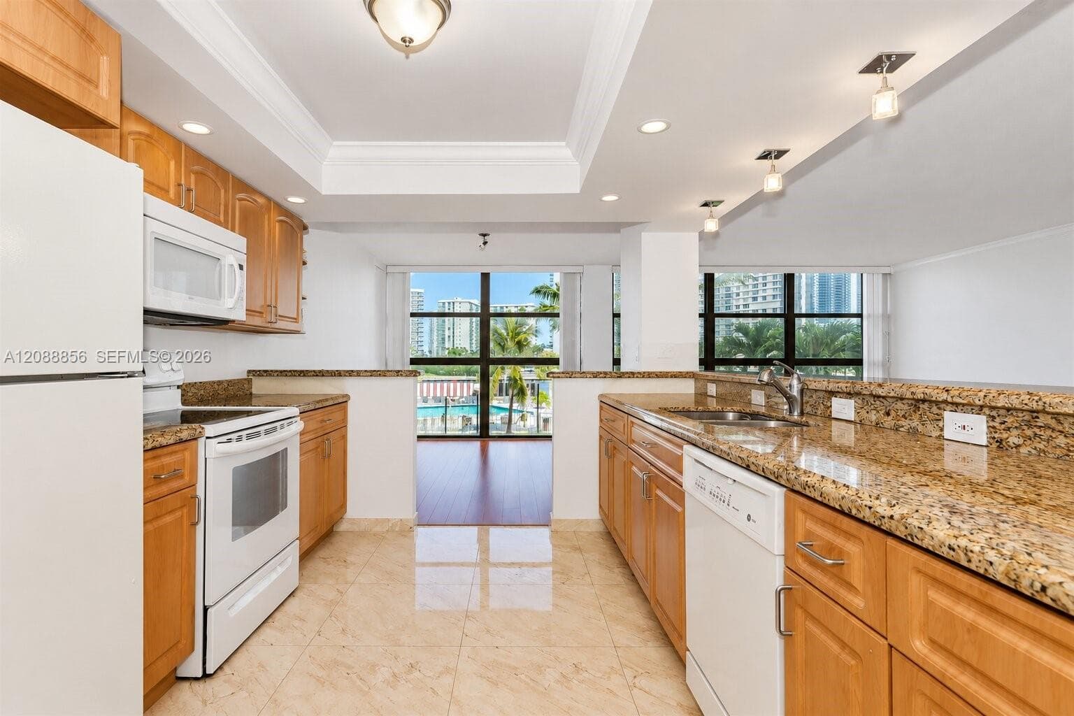 200 Leslie Dr 204 photo 8