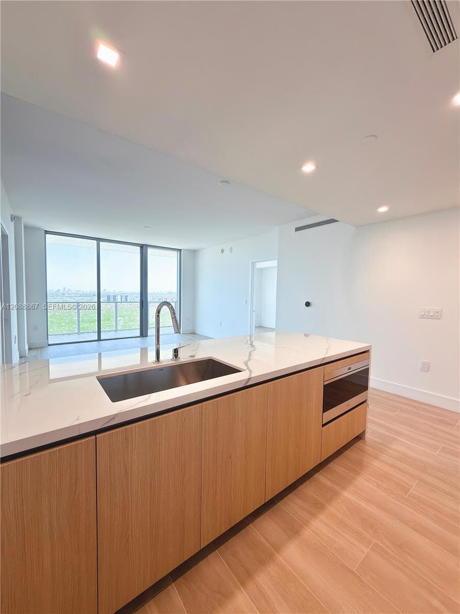 2411 Laguna Circle 2103 photo 17