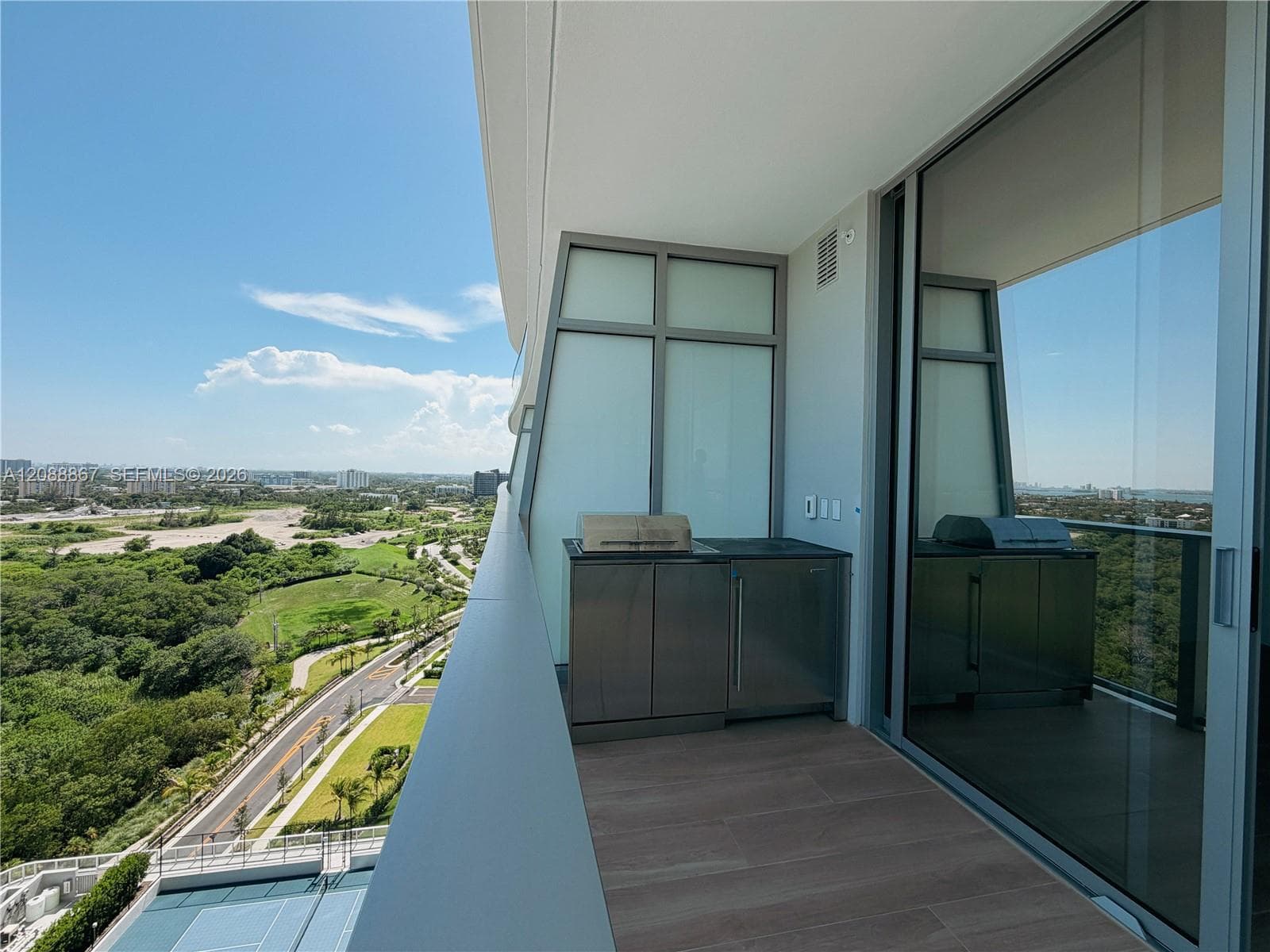 2411 Laguna Circle 2103 photo 9