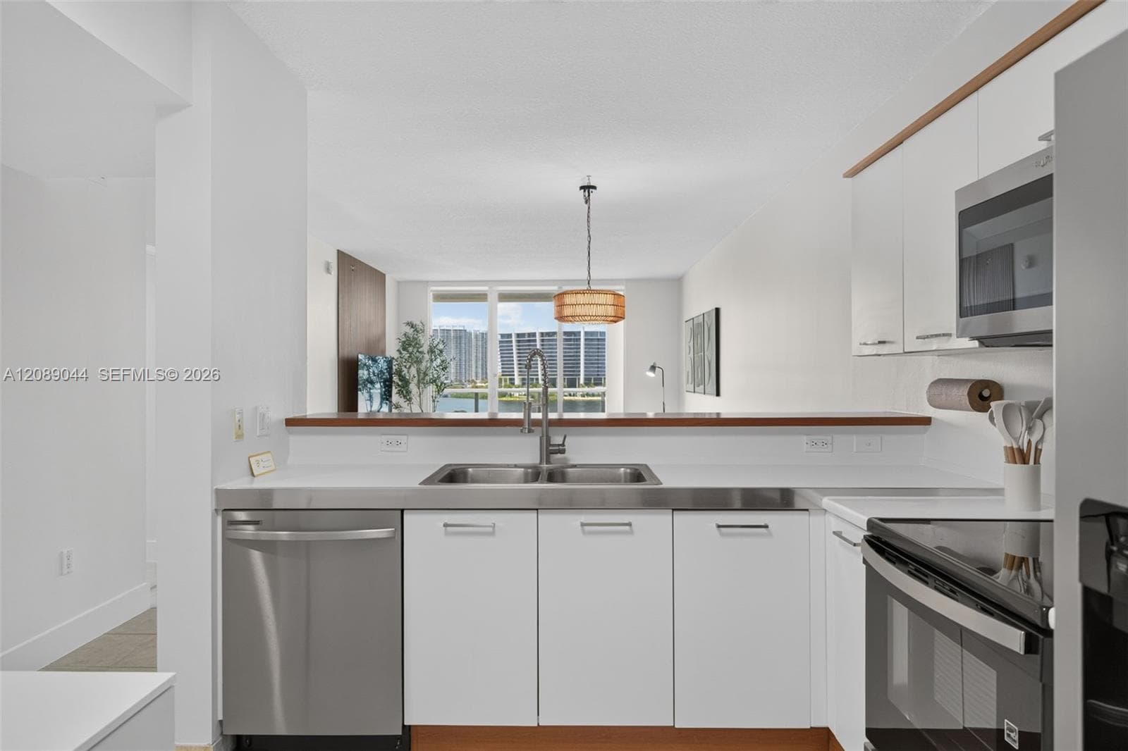 18100 N Bay Rd 806 photo 15