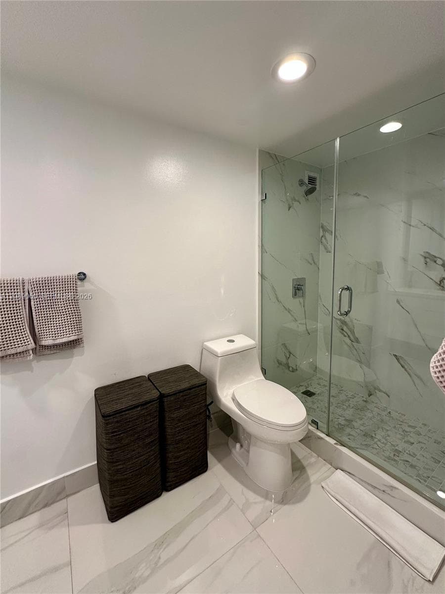 5600 Collins Ave 8P photo 19