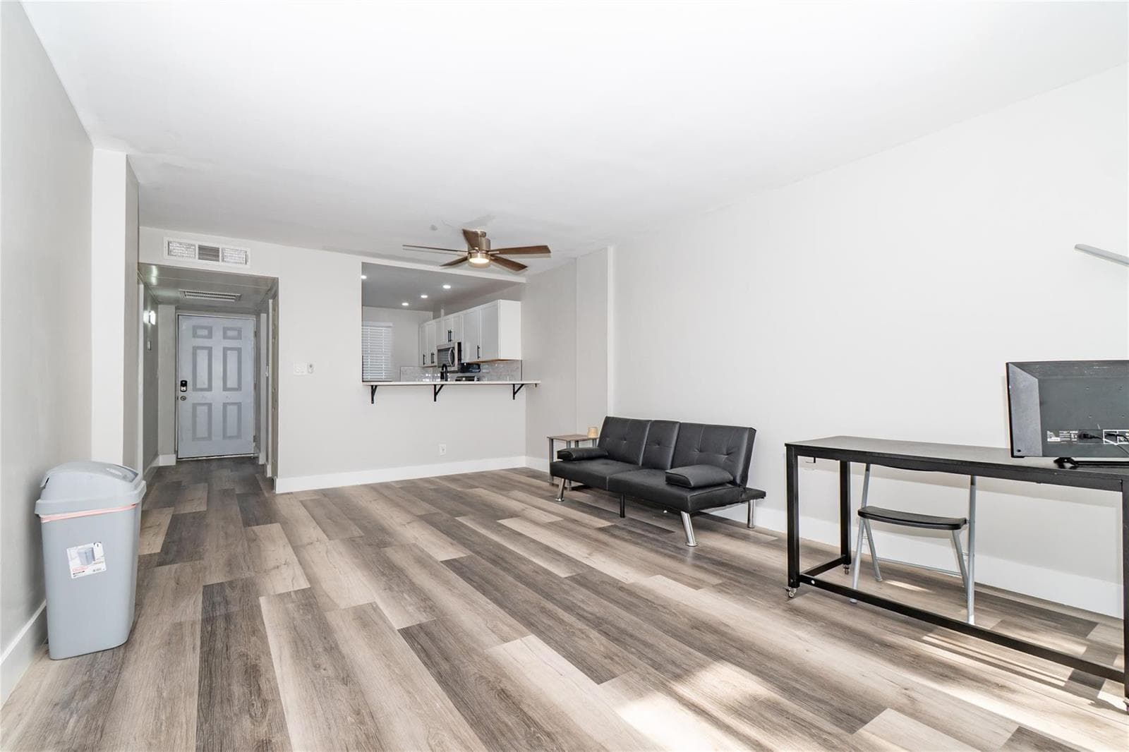 119 ROYAL PARK Drive 4H photo 9