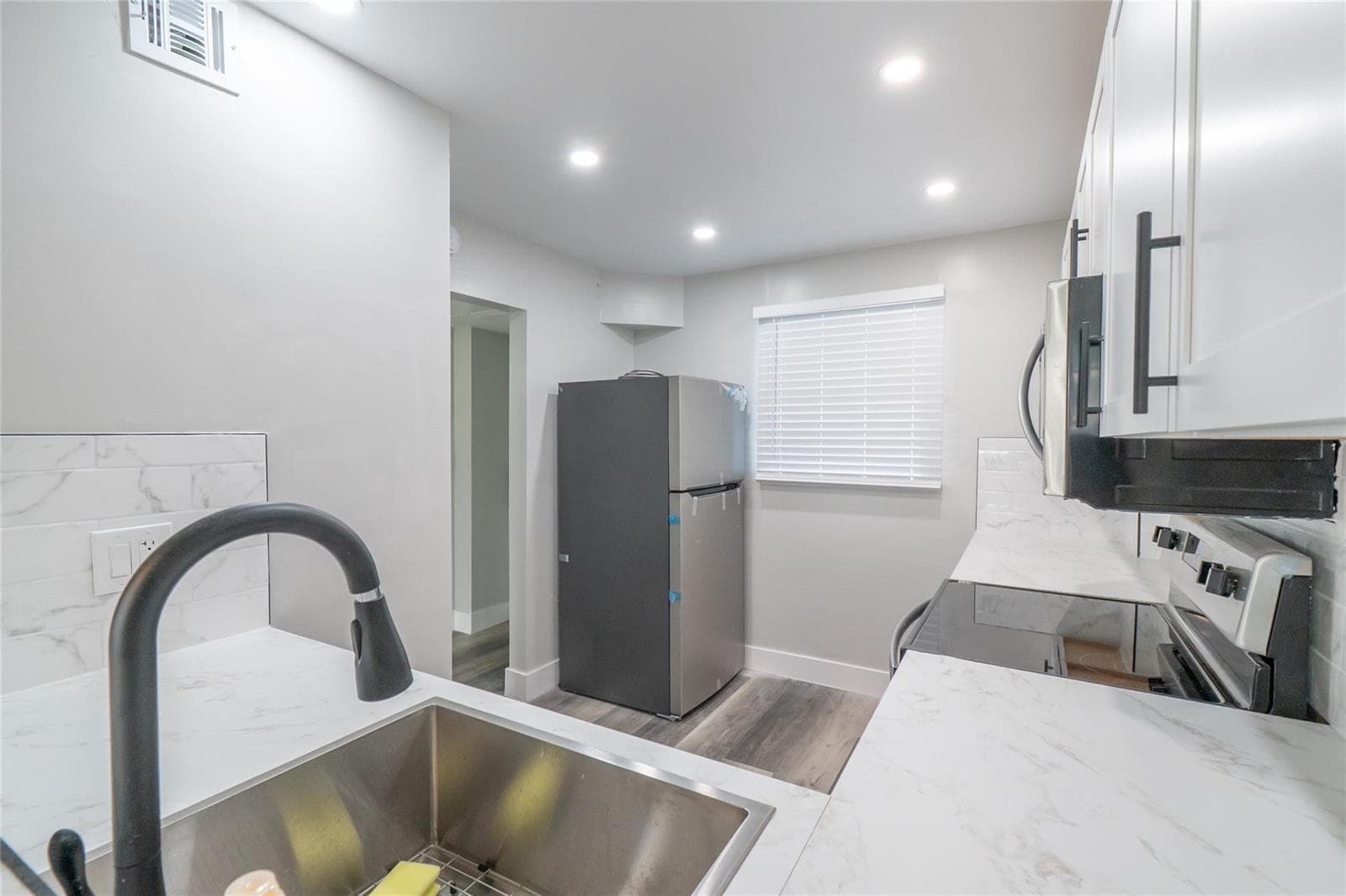 119 ROYAL PARK Drive 4H photo 4