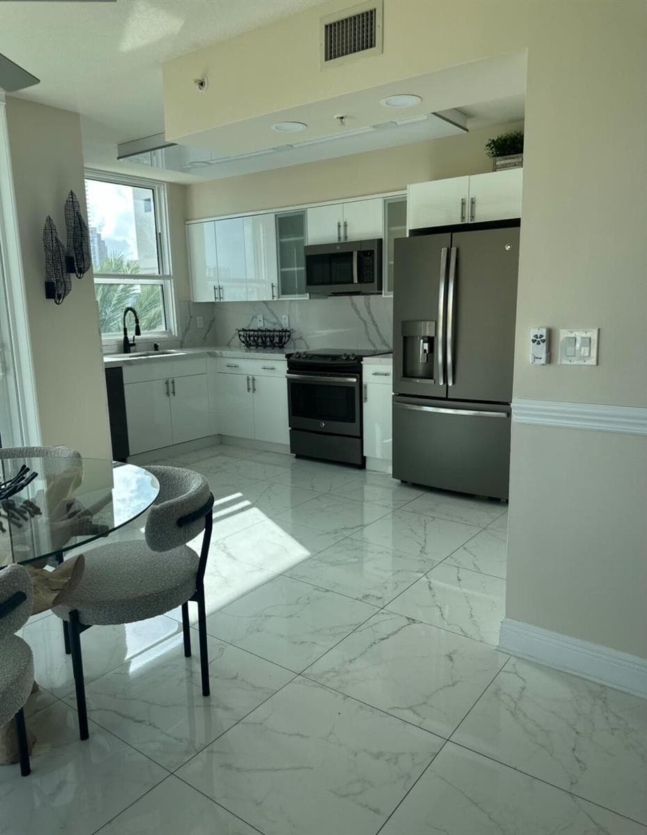 610 W LAS OLAS Boulevard 517N photo 7
