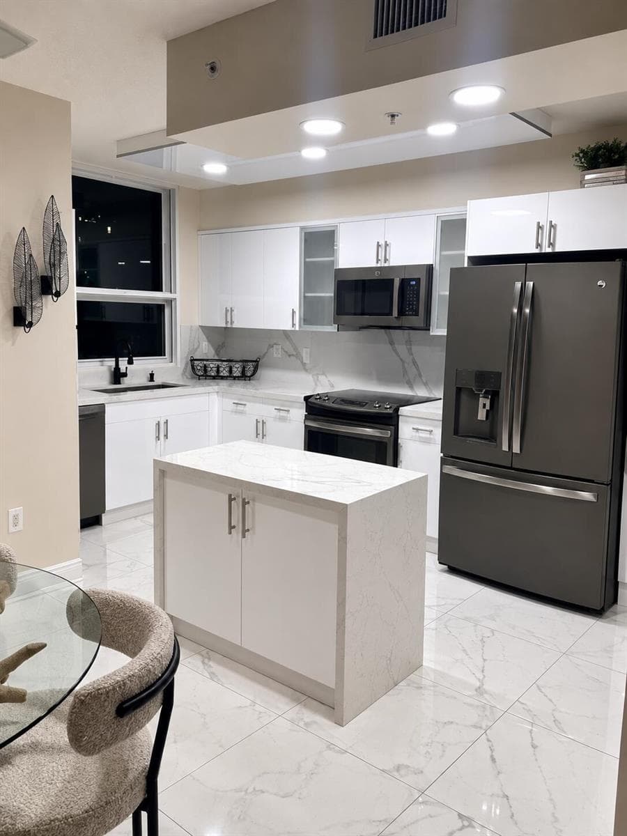 610 W LAS OLAS Boulevard 517N photo 4