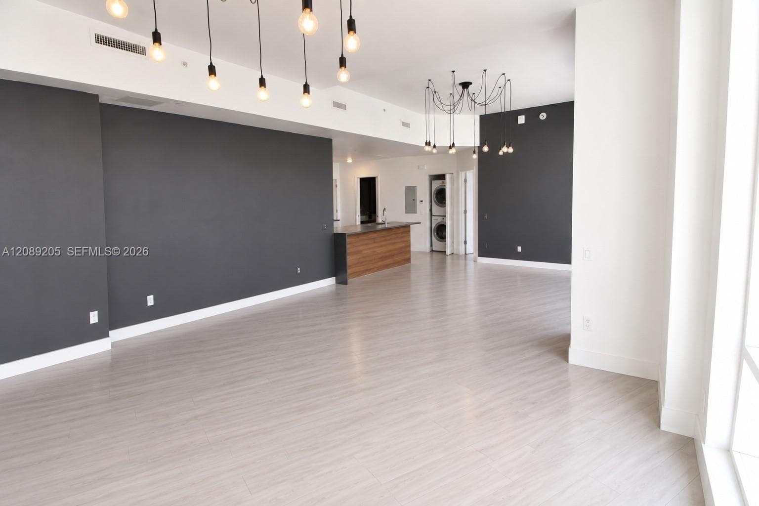 601 NE 27th St 1806 photo 2