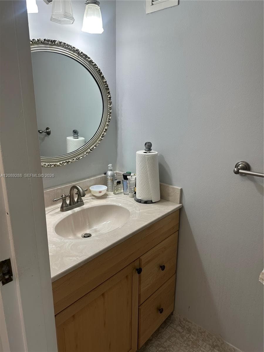 600 Parkview Dr 627 photo 13