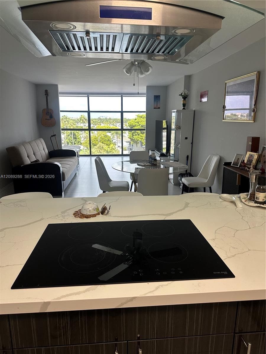 600 Parkview Dr 627 photo 8