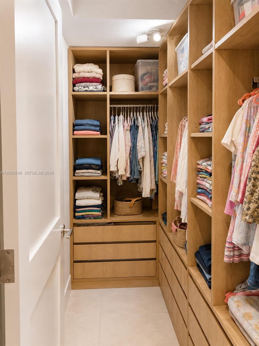 600 Grapetree Dr 7FN photo 23