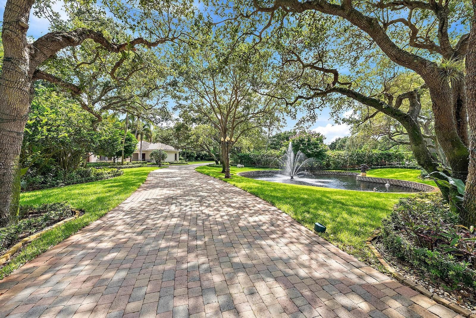 2330 SEVEN OAKS Lane photo 5