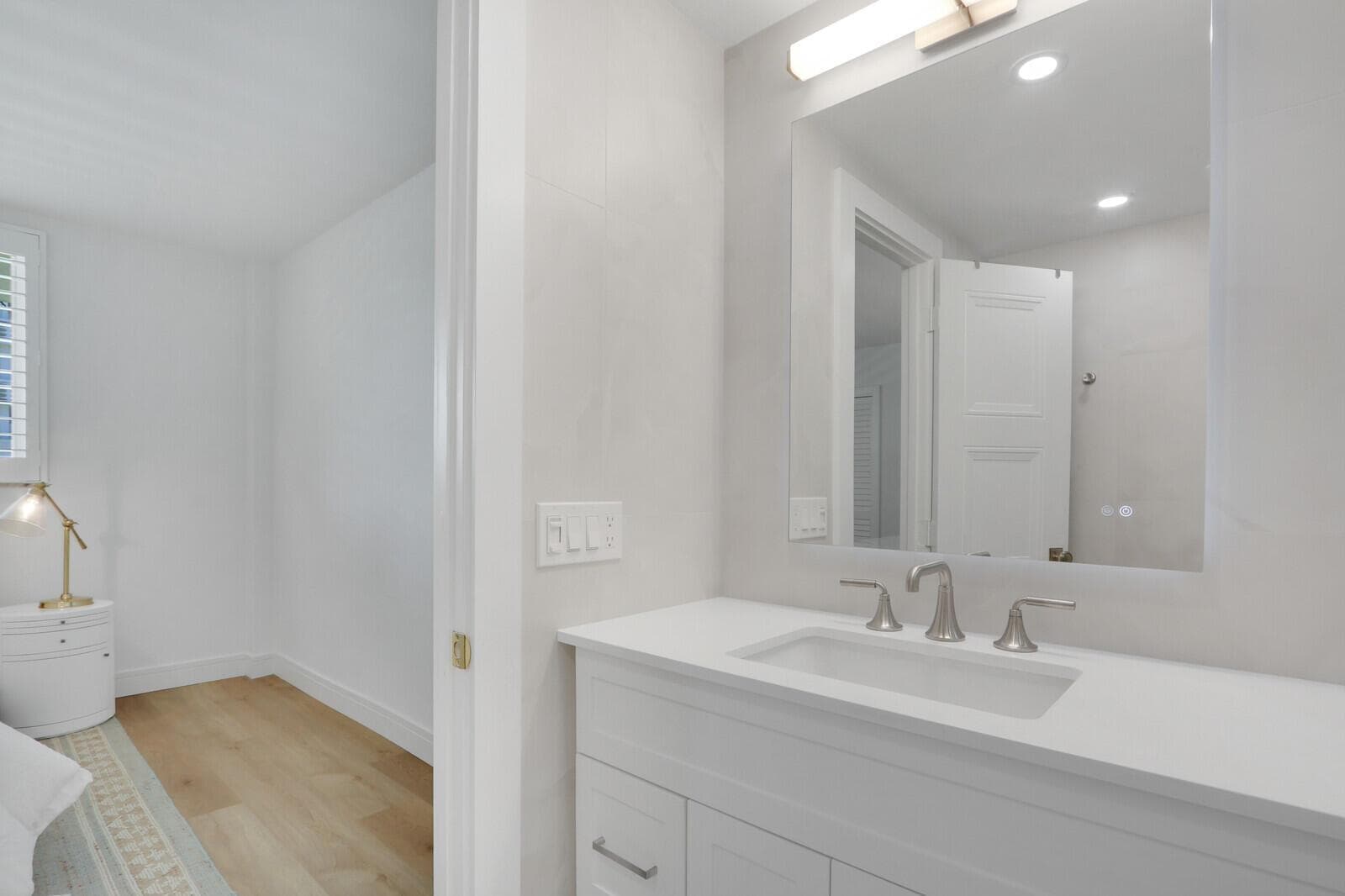 139 Sunrise Avenue 1090 photo 18
