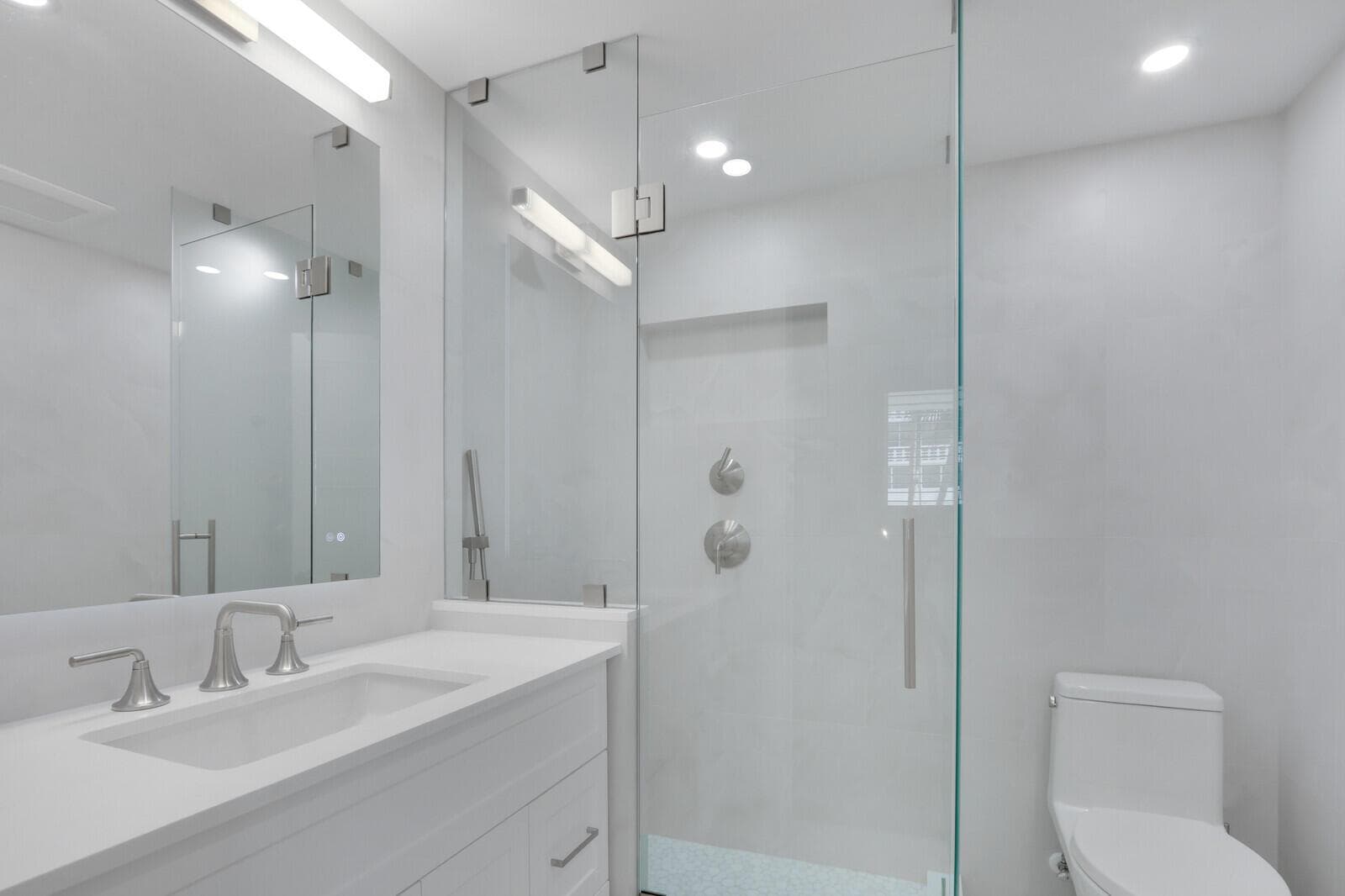 139 Sunrise Avenue 1090 photo 19