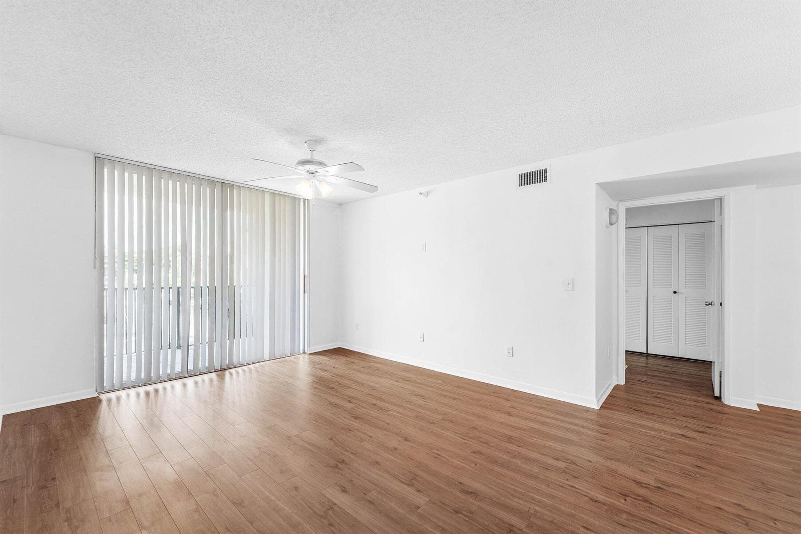 167 YACHT CLUB Way 205 photo 6