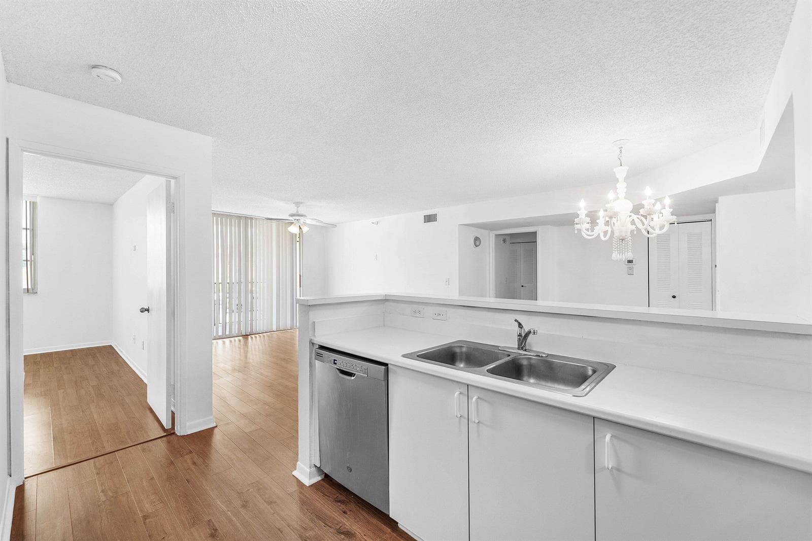 167 YACHT CLUB Way 205 photo 13